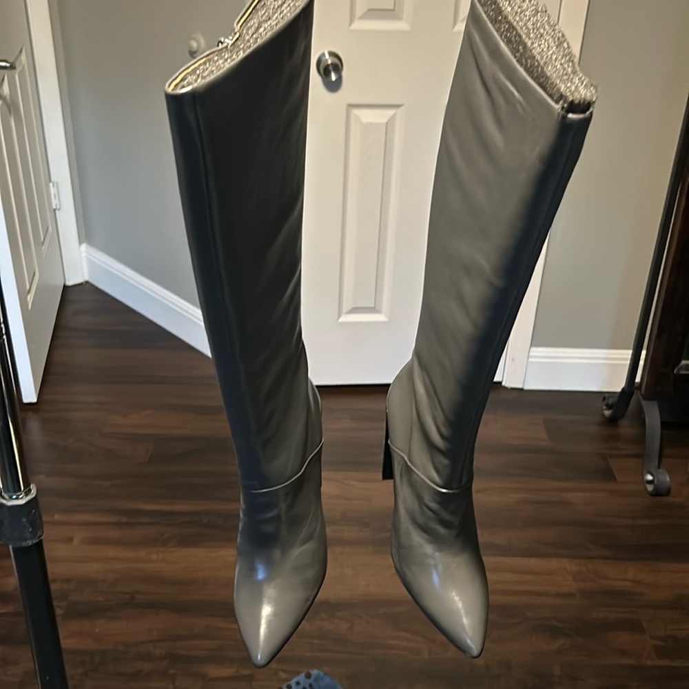 NWOT gray leather boots